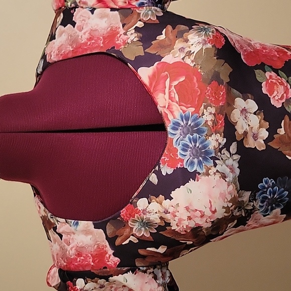 Sapphyra Floral Body Con Dress Small NWT - Picture 2 of 6